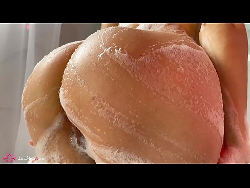 ❤️ UBrunette uphulula amaphambili ePussy ngeVibrator ukuya kwi-Intense Orgasm kwiShower Isondo kuthi ❌️
